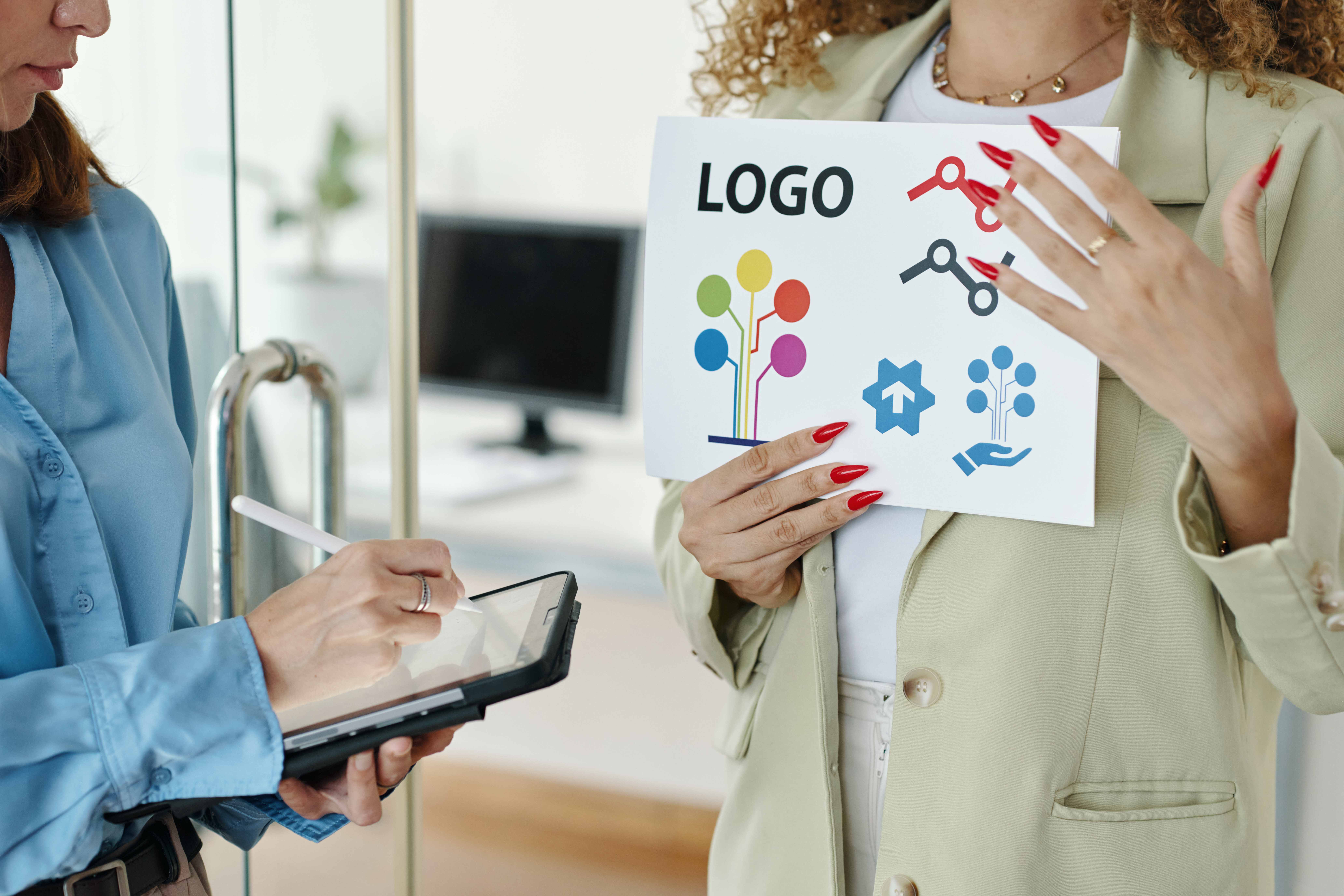 Советы по дальнейшему использованию логотипа: как интегрировать его в бренд